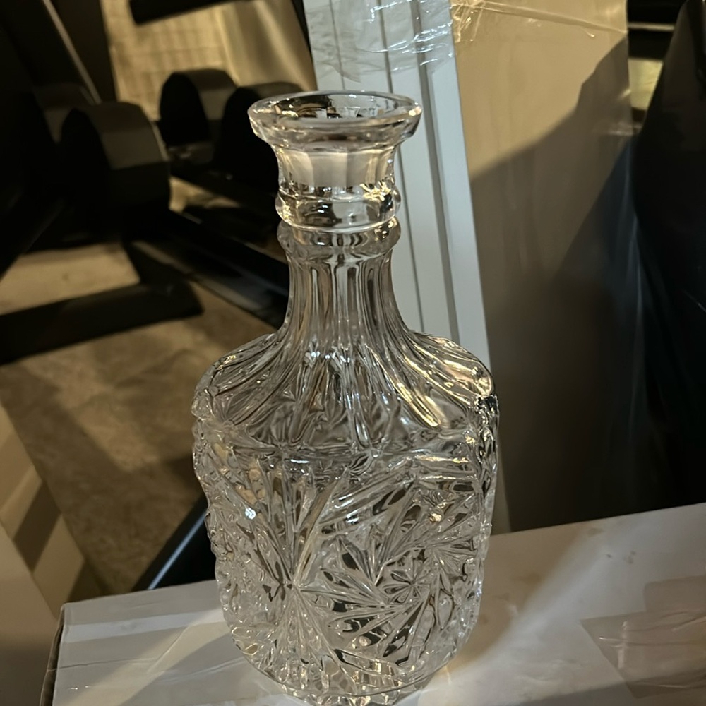 Pinwheel Glass Decanter with stopper